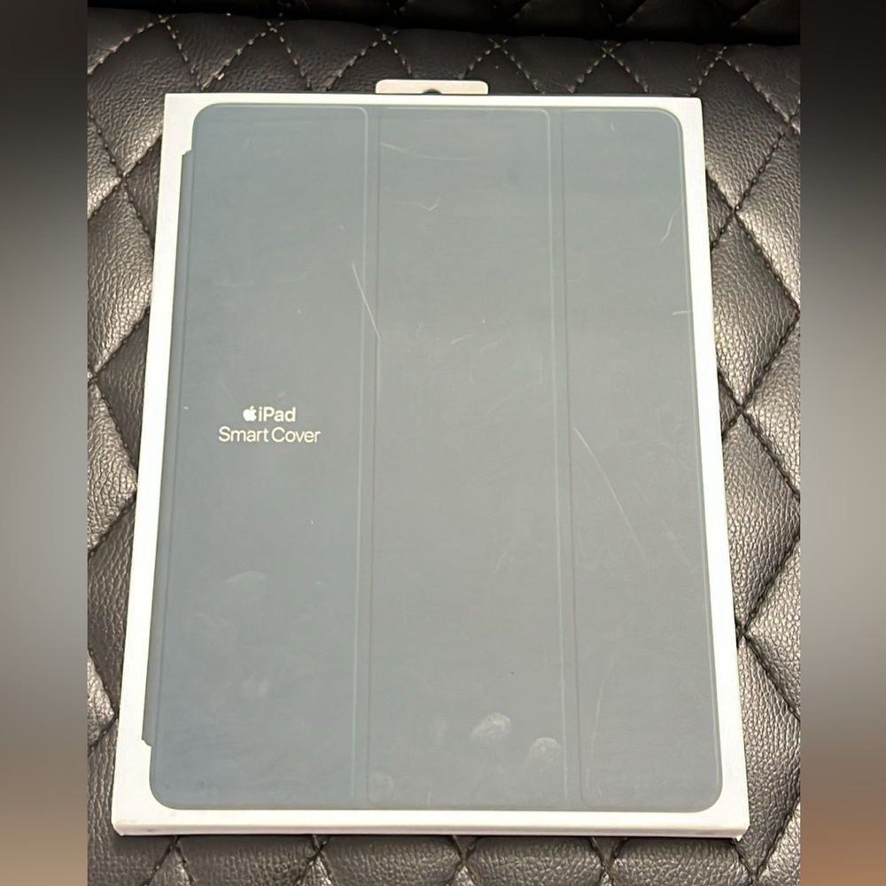 Brand New In Box Apple Smart Folio 10.5”